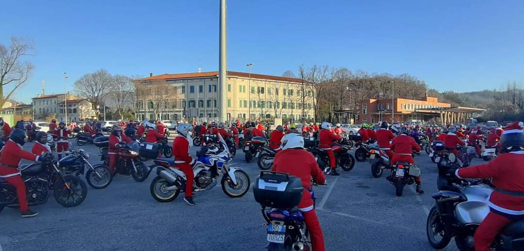 Babbo Natale in moto a Gorizia, 150 biker portano doni e sorrisi